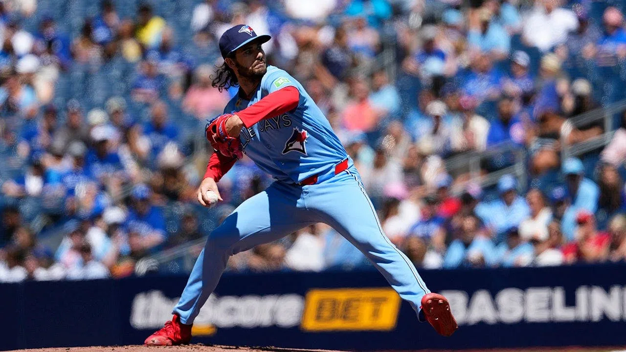 Dylan Cease Poses Challenge for Mariners as Luis Castillo Seeks Consistency at Home
