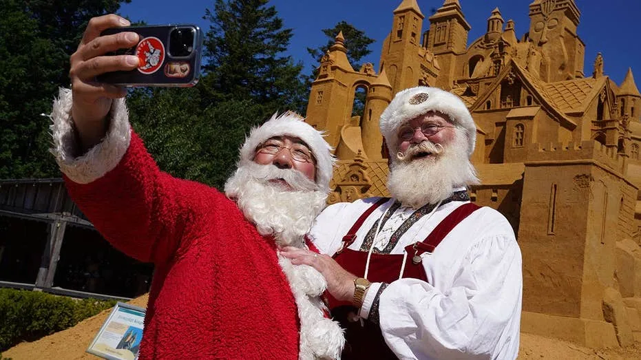 Santas Brave Summer Heat for Annual Congress in Danish City