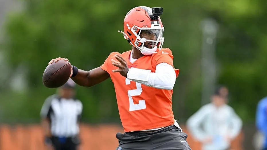 Veteran Quarterback Joe Flacco Challenges Shedeur Sanders Over Helmet Visor Choice: 'You Look Like an Idiot'
