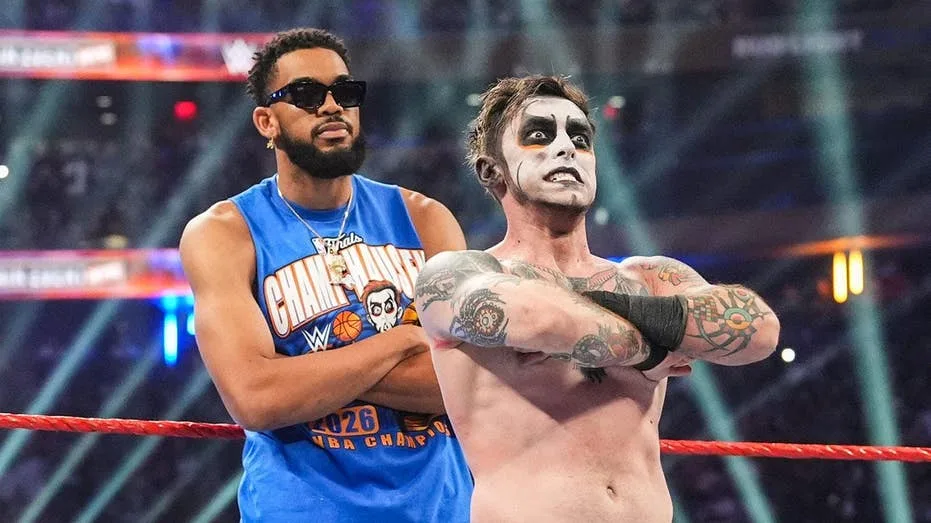 Knicks Basketball Stars Electrify Madison Square Garden, Backing WWE Favorites